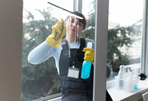 Nettoyage de vitres intérieures et extérieures à la Celle-Dunoise